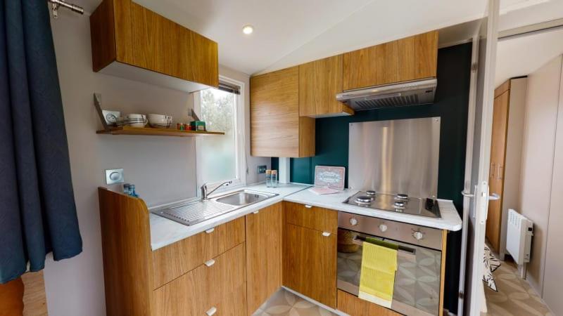 Two-Bedroom Mobile Home 6 people 