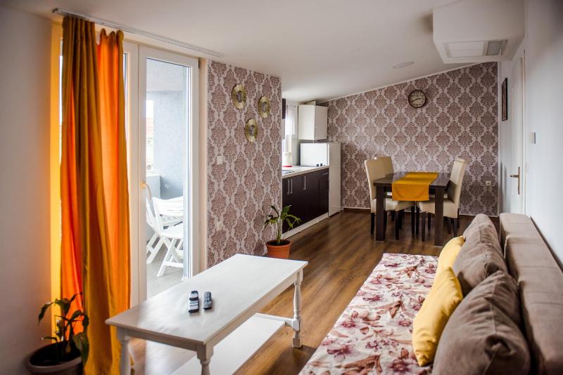 One-Bedroom Apartment image 3