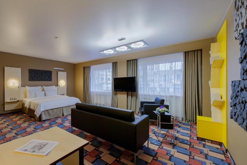 Business Double Room image 3
