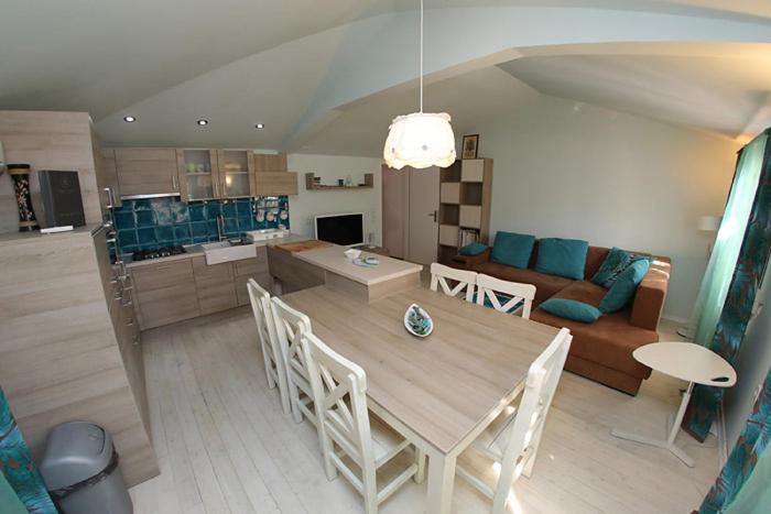 Two-Bedroom Apartment - Trg Sv. Stosije 4 image 4