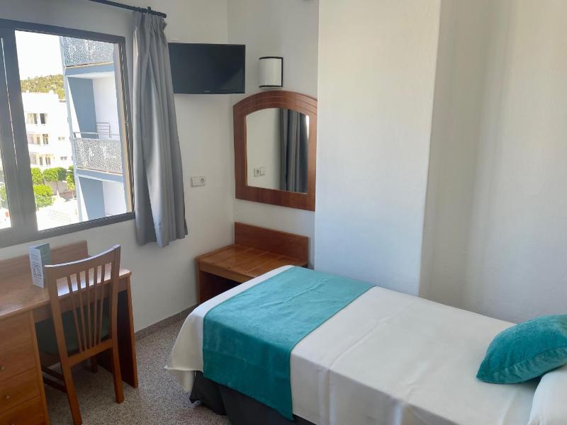 Single Room image 4