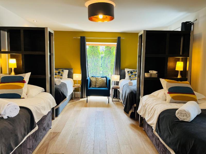 Quadruple Room with Shared Bathroom image 1