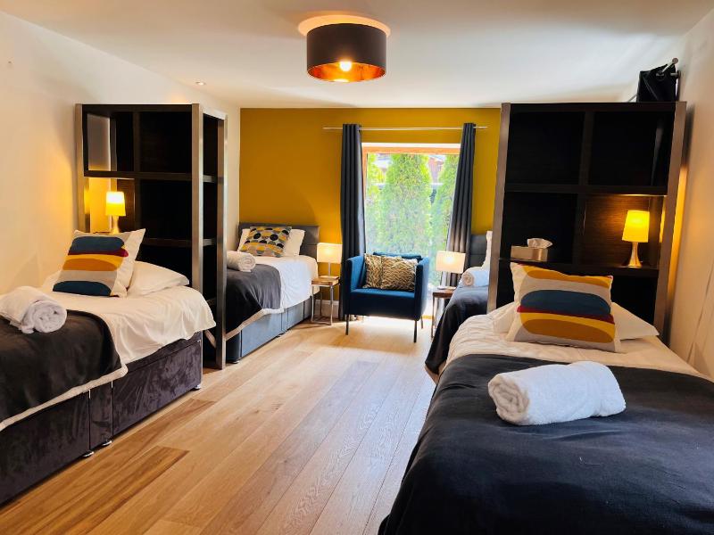 Quadruple Room with Shared Bathroom image 4