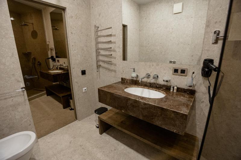 Deluxe Double Room image 4
