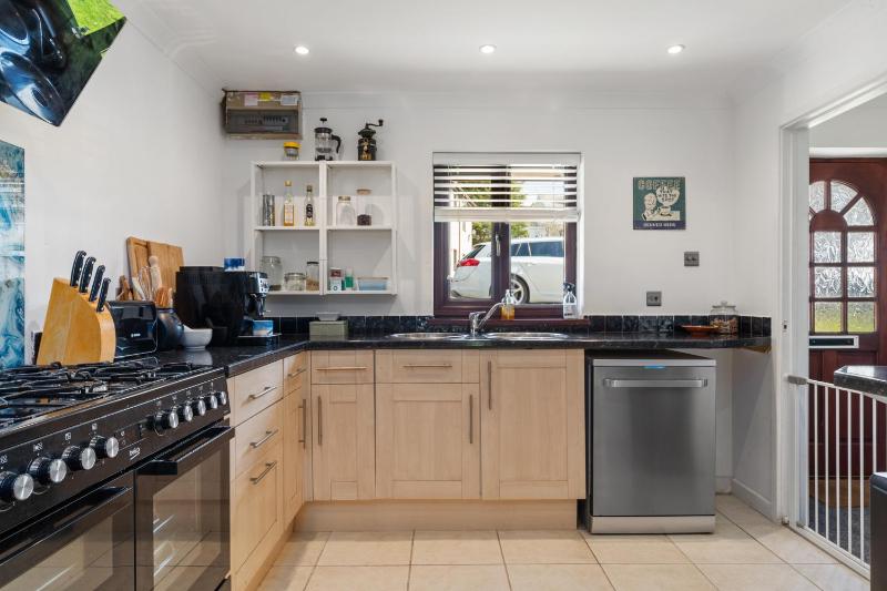Woodfield House - Beautiful Tenby Cottage - image 36