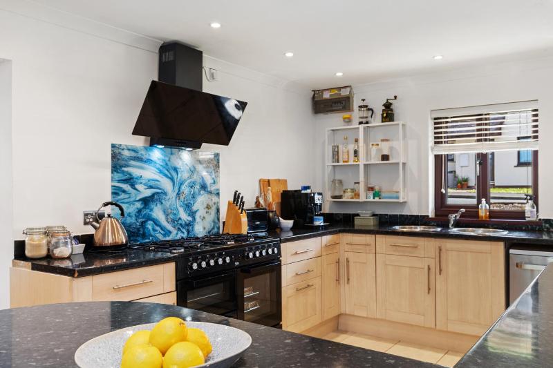 Woodfield House - Beautiful Tenby Cottage - image 6