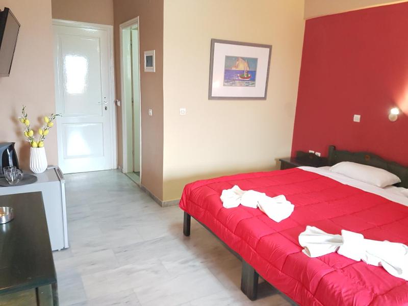 Double Room with Balcony image 2