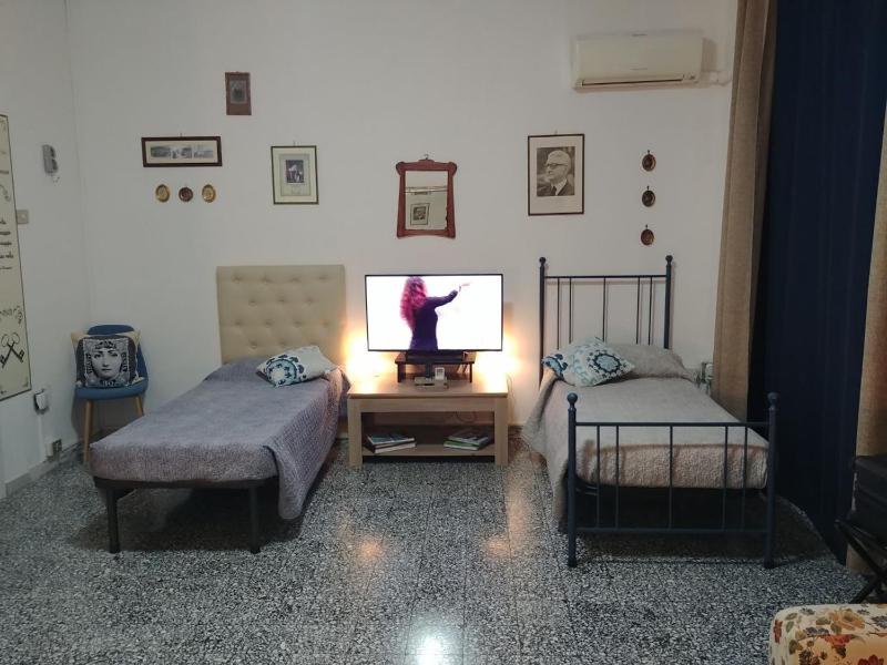 Quadruple Room with External Private Bathroom image 4