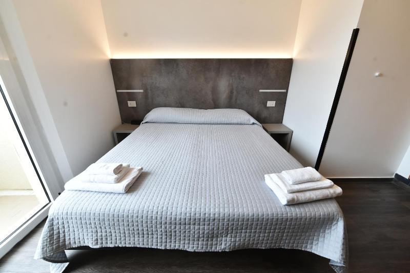Superior Double Room image 3