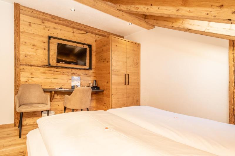 Standard Double Room image 4