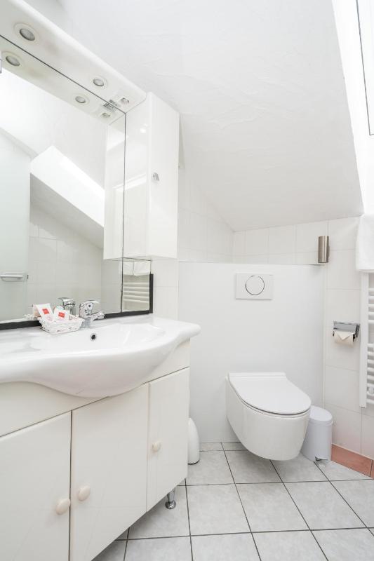 Standard Double Room image 2