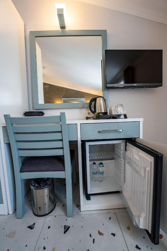 Deluxe Family Room image 4