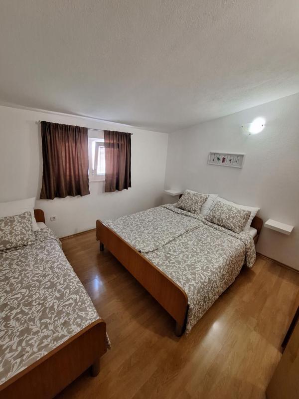 One-Bedroom Apartment image 4