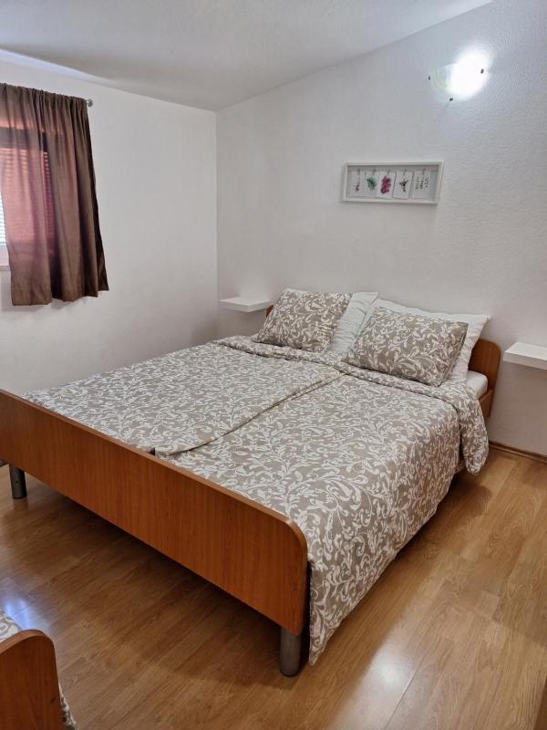 One-Bedroom Apartment image 2