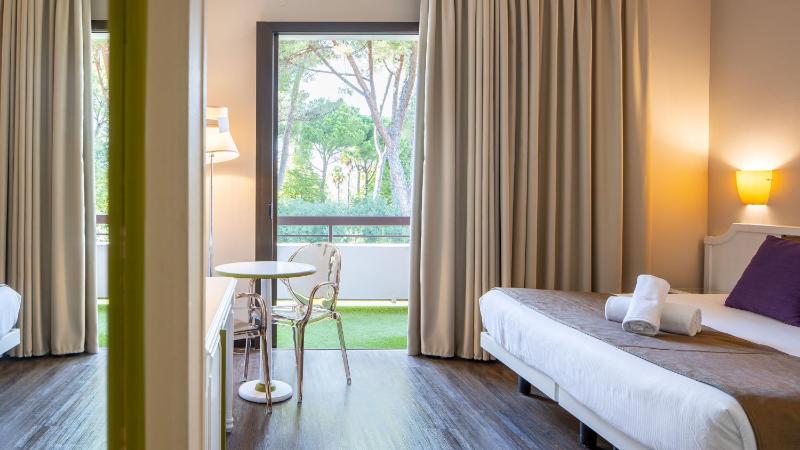 Superior Double Room with Balcony and Spa Access image 1