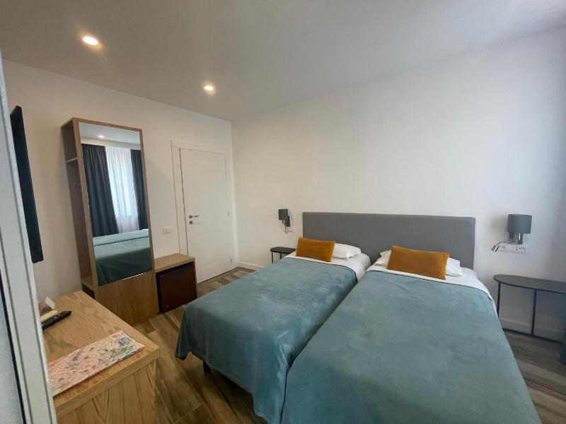 Double or Twin Room image 4