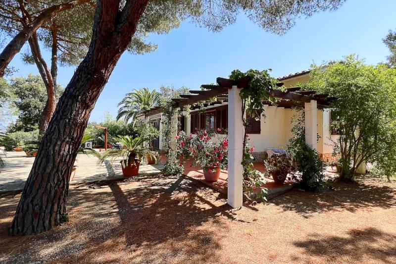 Villa Ai Pini a Punta Perla - Goelba - image 3