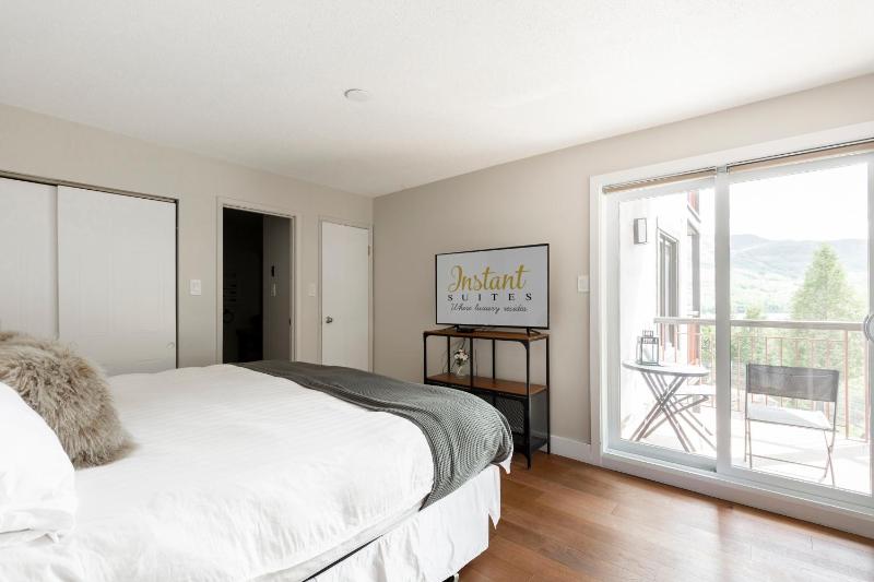 The Outlook over Lac -Tremblant by Instant Suites - image 30