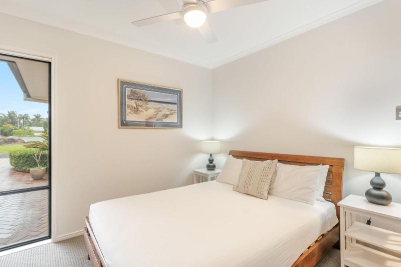 Dolphin Waters - Waterfront Delight with Private Pontoon - Holiday Yamba - image 6