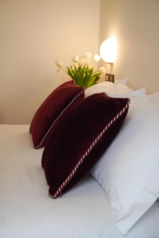 Economy Double Room image 4