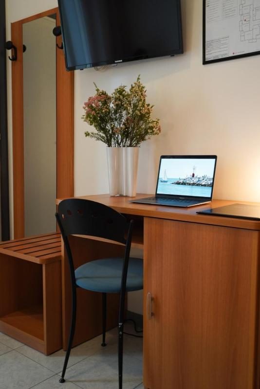 Economy Double Room image 2