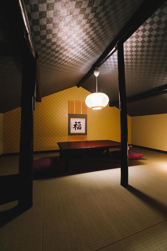 Quiet Retreat in Osaka with Morning Light - image 2