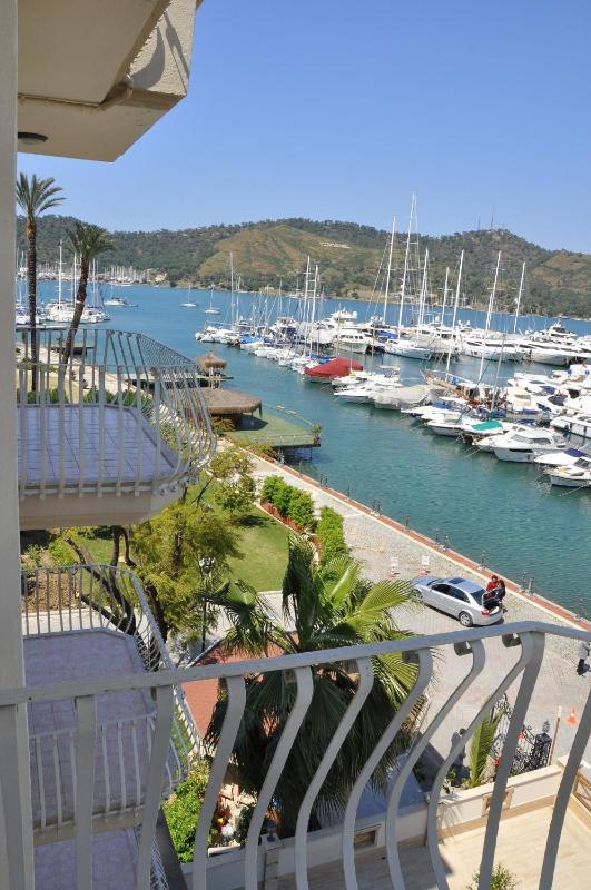 Deluxe Double Room with Sea View image 4