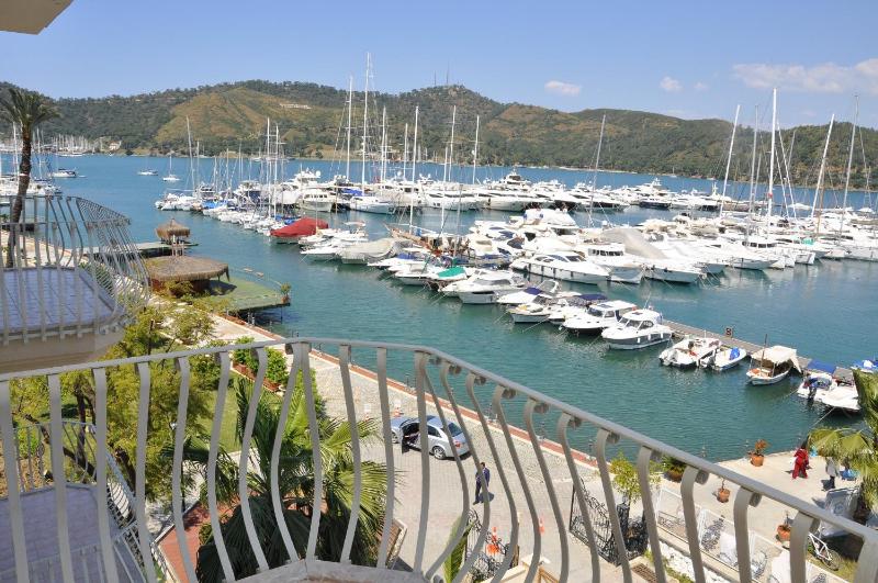 Deluxe Double Room with Sea View image 2