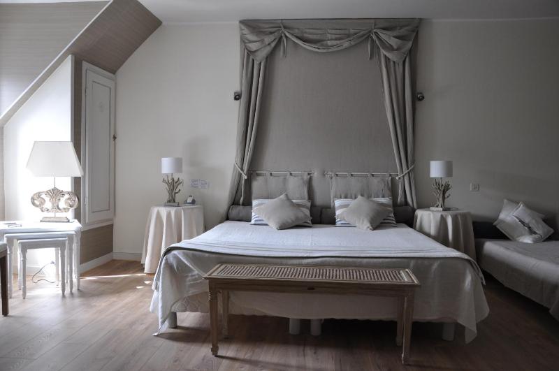 Family Room image 1