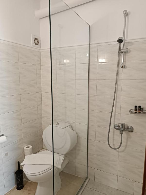 Classic Quadruple Room image 2