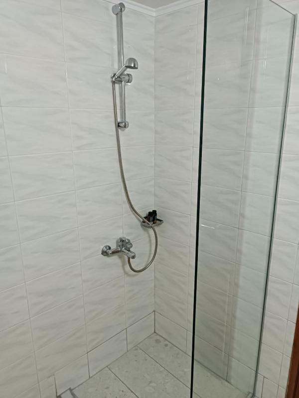 Basic Double Room image 3