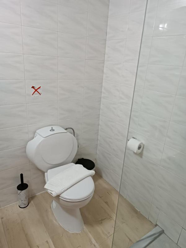 Basic Double Room image 2