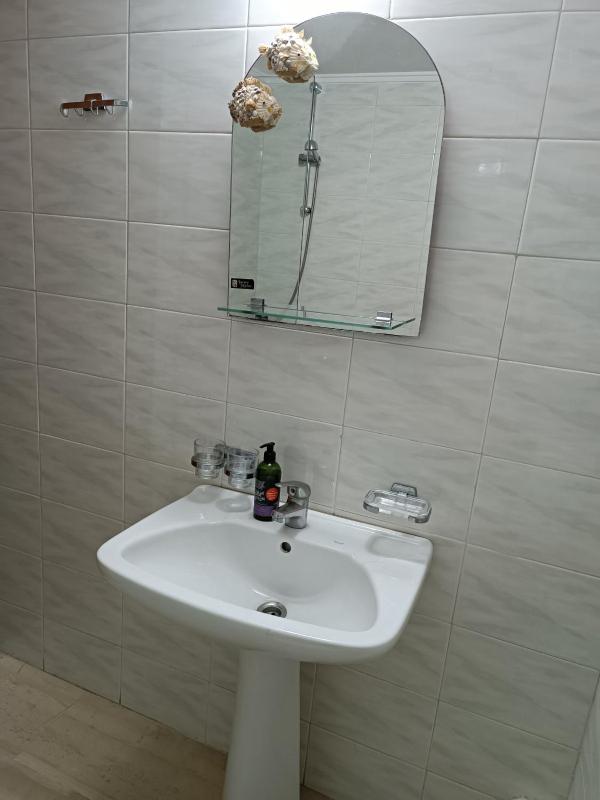 Basic Double Room image 4