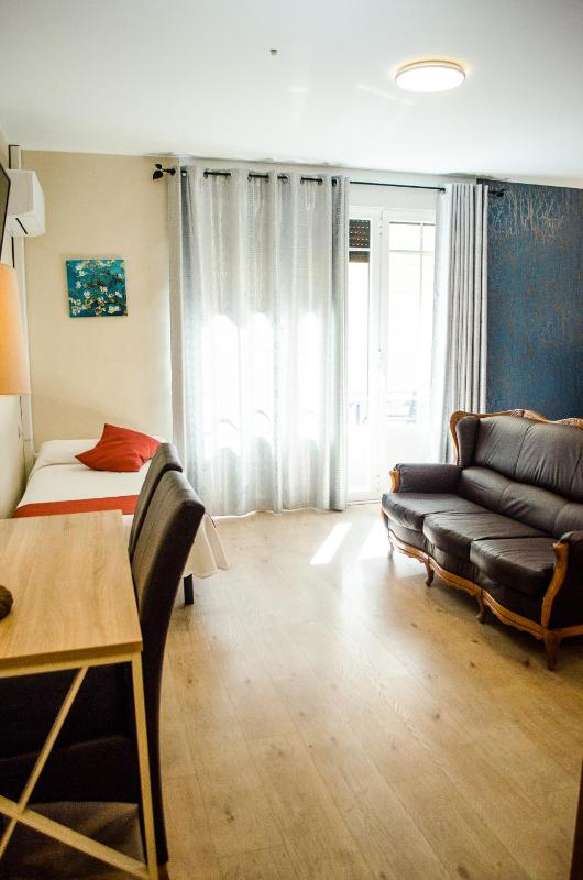 Deluxe Triple Room image 4