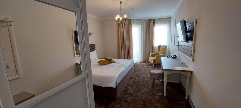 Deluxe Double Room image 4