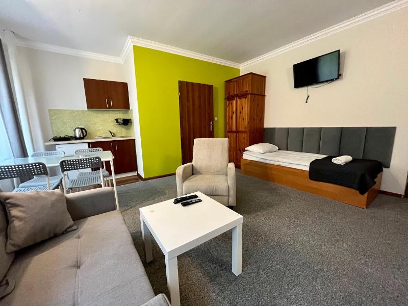 Quadruple Room with Garden View image 3