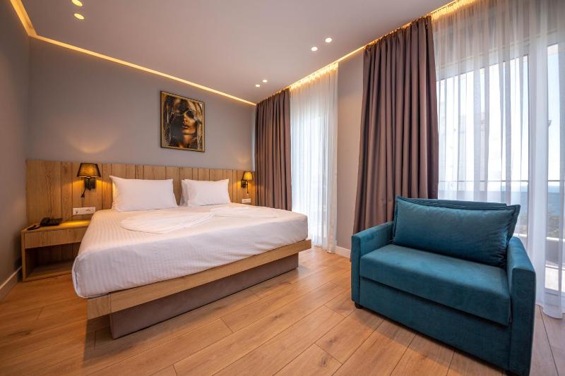 Azure Inn Hotel - image 4
