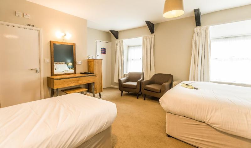 Quadruple Room 4 Adults image 3