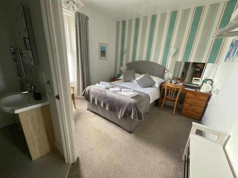 Double Room with Private Bathroom image 3