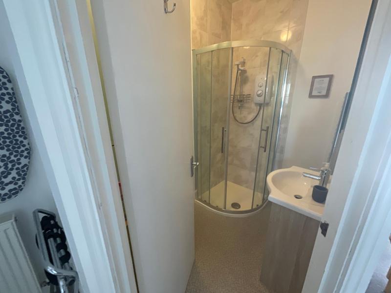 Double Room with Private Bathroom image 1
