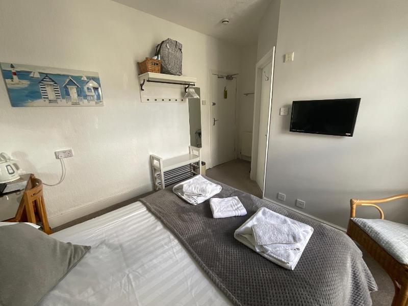 Double Room with Private Bathroom image 2