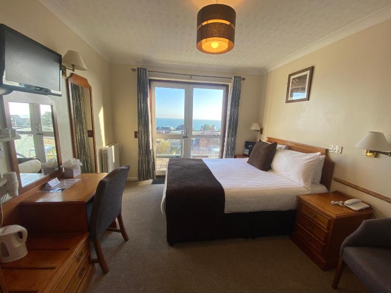 Double Room with Balcony and Sea View image 3