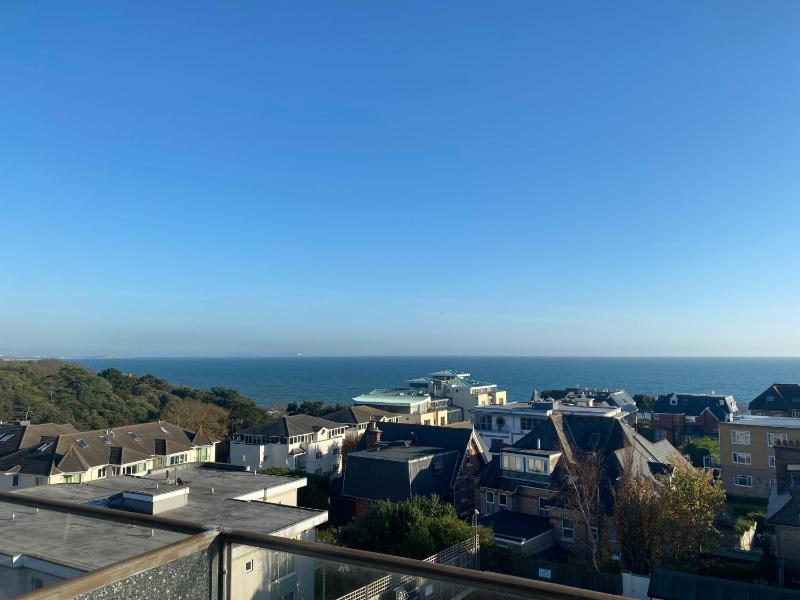 Double Room with Balcony and Sea View image 4