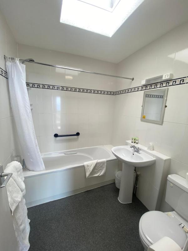 Double Room with Balcony and Sea View image 2