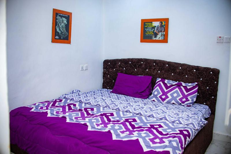 Stylish 1-Bed-Apt With 24hrs Power + Fast Wi-Fi - image 6