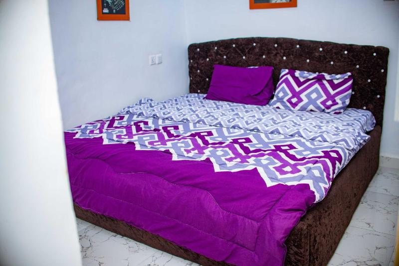 Stylish 1-Bed-Apt With 24hrs Power + Fast Wi-Fi - image 15