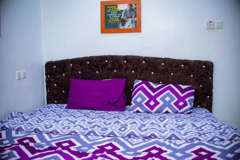Stylish 1-Bed-Apt With 24hrs Power + Fast Wi-Fi - image 11