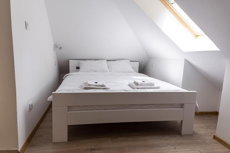 One-Bedroom Apartment image 3