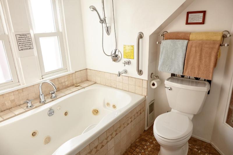 Superior Room with Spa Bath image 4