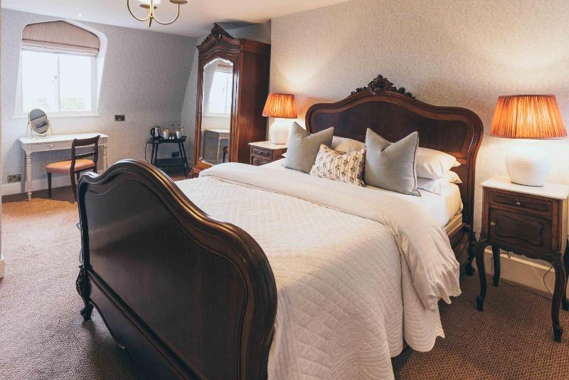 Standard Double Room image 3